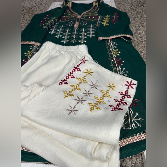 Indian green and ivory embroidered pant and shirt set ✨ size medium never worn ✨ - Picture 3 of 13